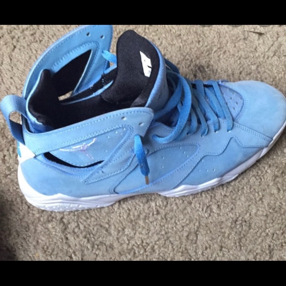 Jordan 7 Retro Pantone